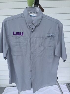 Columbia Men’s LSU Short Sleeve Button Down Omni Shade Shirt, Size Small